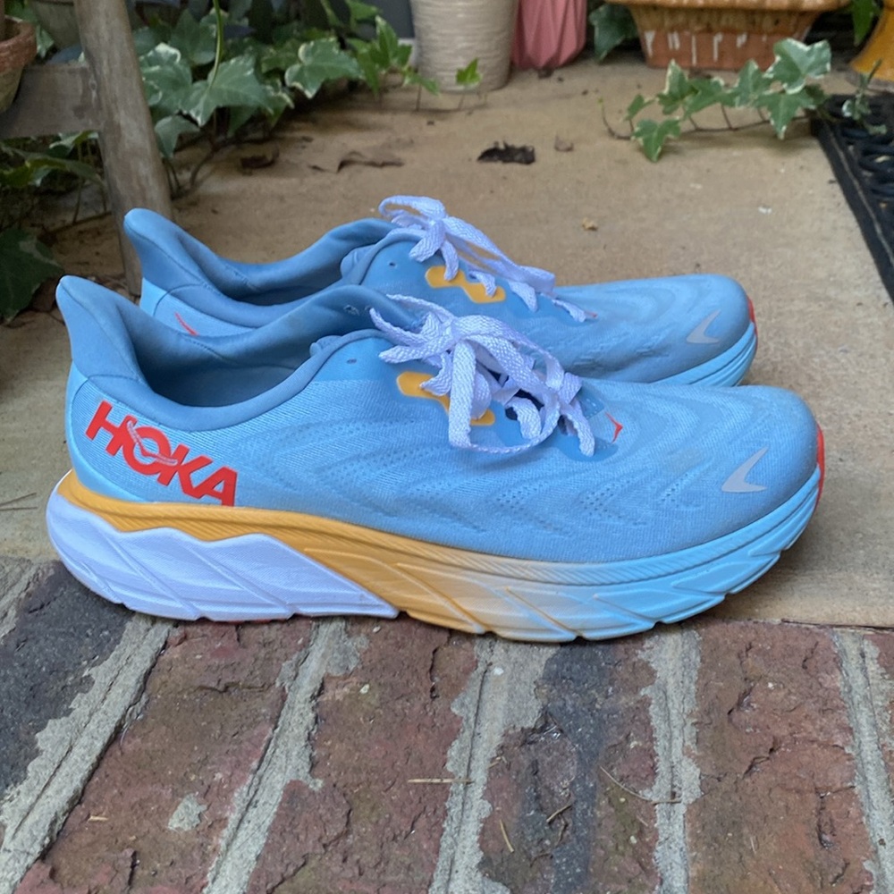 HOKA ONE ONE MEN'S ARAHI 11.5 Fiesta
